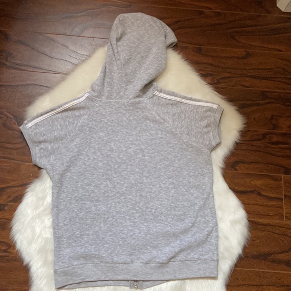 Heather gray French terry short sleeve hoodie in size L. - Picture 12 of 12